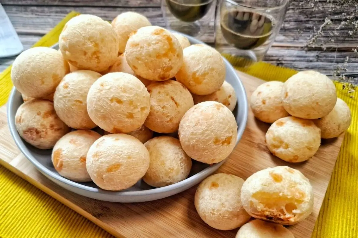 Descubra a Receita Perfeita de Pão de Queijo: Crocante por Fora e Macio por Dentro!
