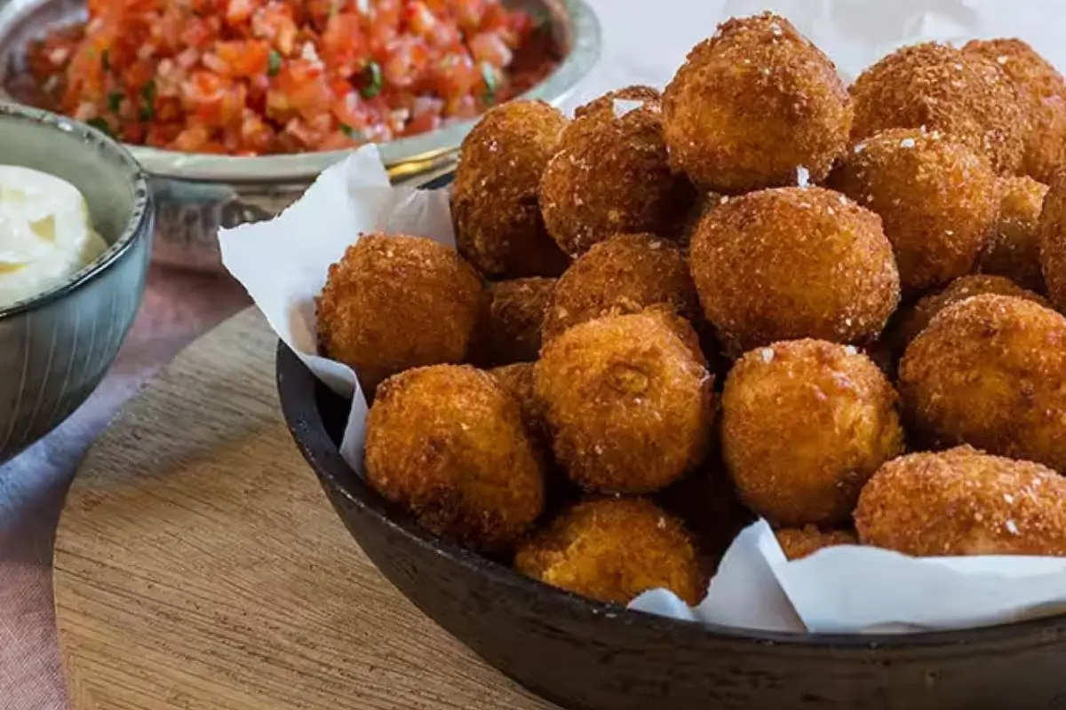 Bolinho de bacalhau: tradição portuguesa